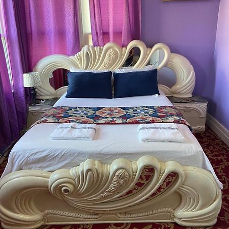 A Lavish Room In Queens Ню Йорк Екстериор снимка