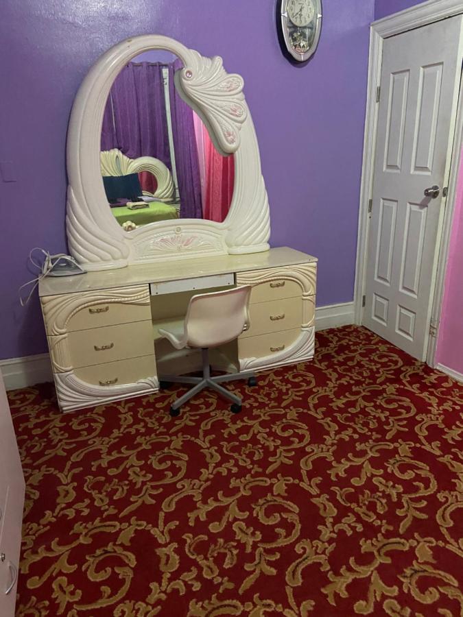 A Lavish Room In Queens Ню Йорк Екстериор снимка
