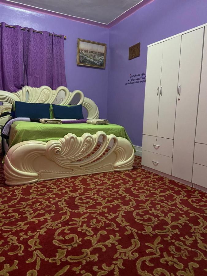 A Lavish Room In Queens Ню Йорк Екстериор снимка