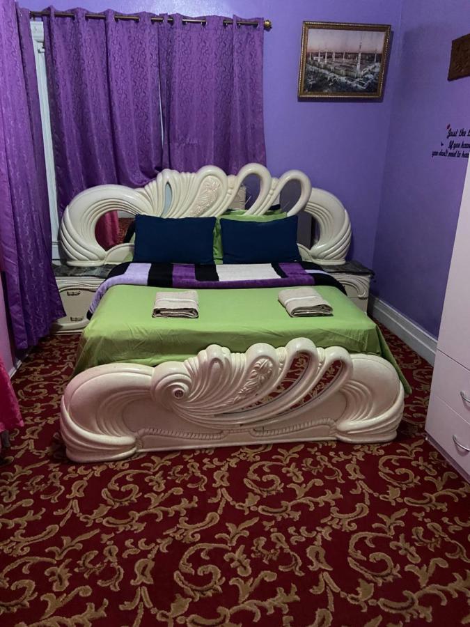 A Lavish Room In Queens Ню Йорк Екстериор снимка